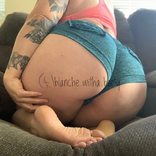 blanche.witha.booty