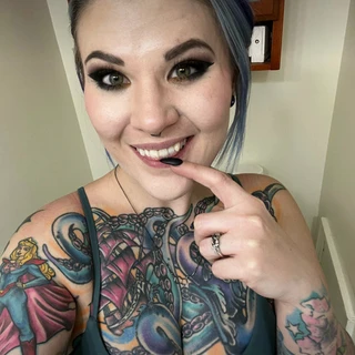 👽Bonnie Wilder 🛸Tatted Goth Hotwife