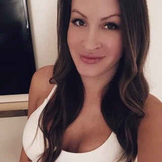 Brittnie Lynn OnlyFans @brittnie_lynn review (Leaks, Videos, Nudes)