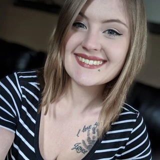 Kinsley Mae OnlyFans @kinsleygirl review (Leaks, Videos, Nudes)