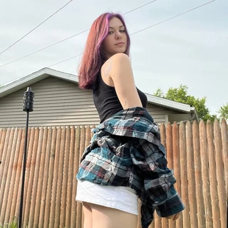 L OnlyFans | @leenisxx review (Leaks, Videos, Nudes)