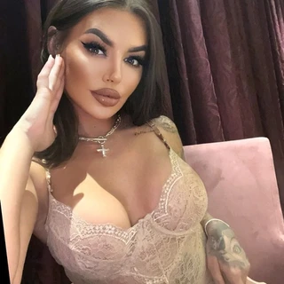 Melia Leigh π