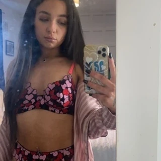 Molly OnlyFans | @minimolly_xx review (Leaks, Videos, Nudes)