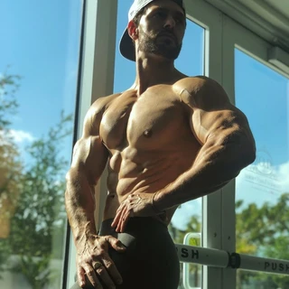 Musclebuttguy