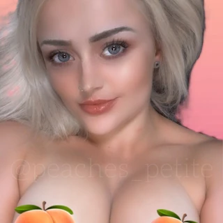 Peaches Petite🍑