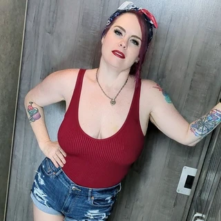 Scarlet Peach Chubby Sex Kitten