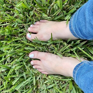 Sunshine Soles OnlyFans @sweetsunshinesoles review (Leaks, Videos, Nudes)